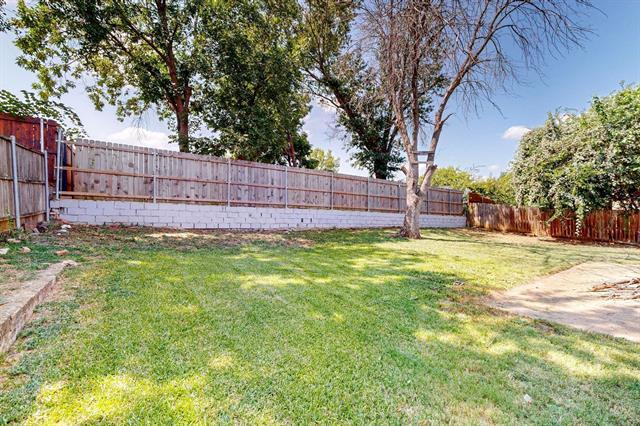 Building Photo - 2211 Sierra Dr
