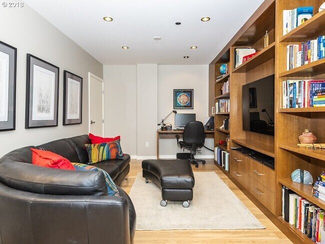 Building Photo - Rare rental in The Westerly - spectacular 2/2.5 unit w/sweeping views/2 parking/2 storage