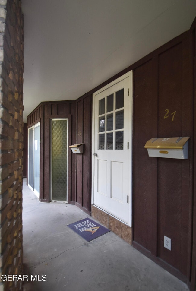 Building Photo - 350 Thunderbird Dr