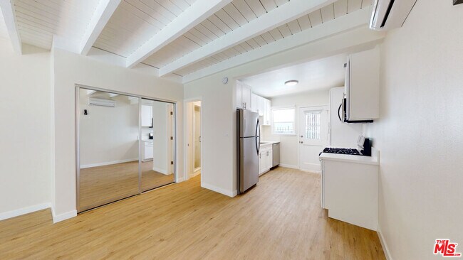 Building Photo - 8903 Harratt St