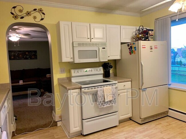 Building Photo - 24235 Glenda St