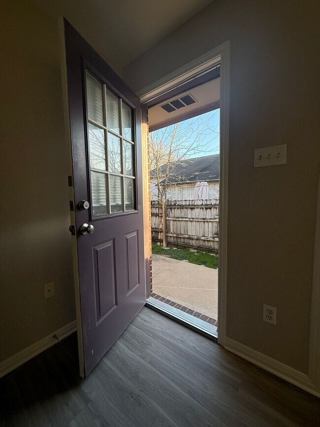 Building Photo - Yik Properties #1 (1904 Alex Ave)