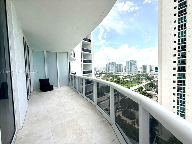 Building Photo - 16001 Collins Ave