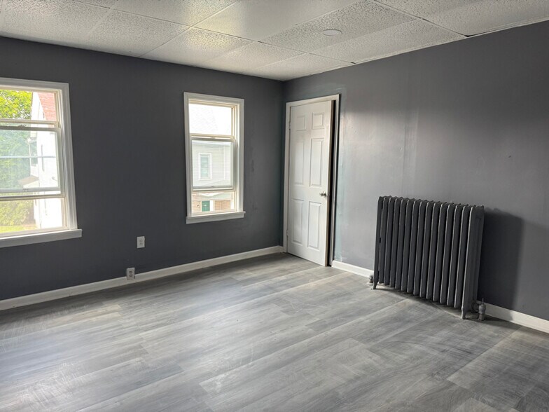 Building Photo - 325 6th Ave