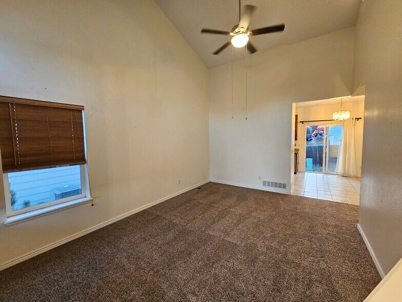 Building Photo - 4672 Saddle Ridge Dr