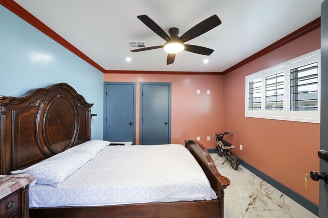 Building Photo - FOR RENT Fully Remodeled 4 Bed / 3 Bath Ho...