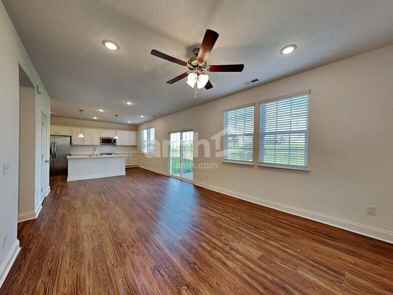 Building Photo - 8421 Northpoint Dr