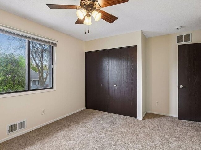 Building Photo - 9357 Ranchview Ln N