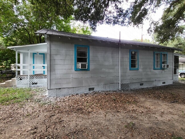 Building Photo - 1008 Carn St
