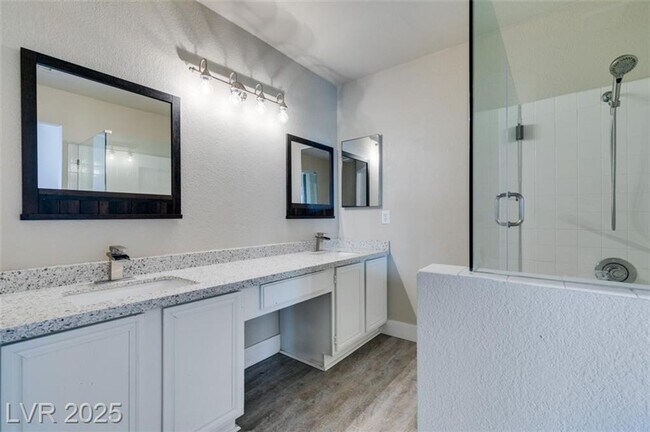 Building Photo - LOCATED IN GATED COMMUNITY JUST MINUTES FR...