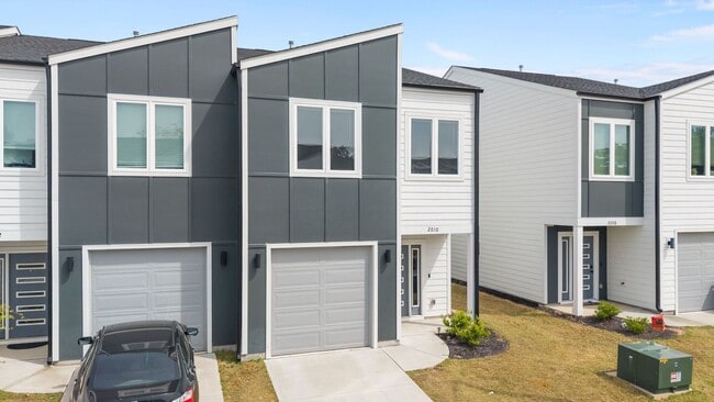 Building Photo - Stylish & Spacious Home in Prime Durham Location – Modern Living with Comfort & Convenience