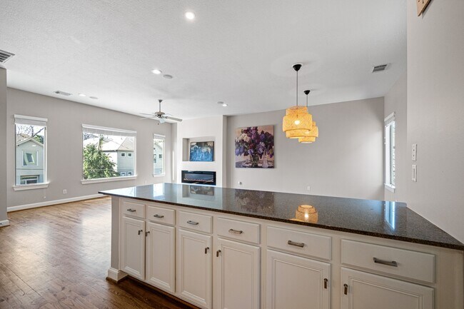 Building Photo - 1102 Patterson St