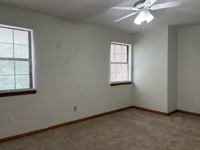 Building Photo - 3740 Donovan Dr