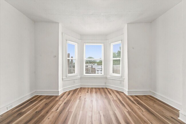 Building Photo - 1213 N 60th St