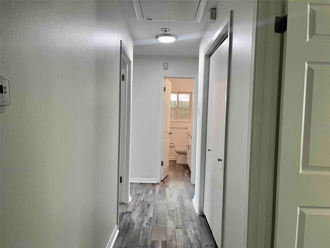Building Photo - 8106 Mullins Dr