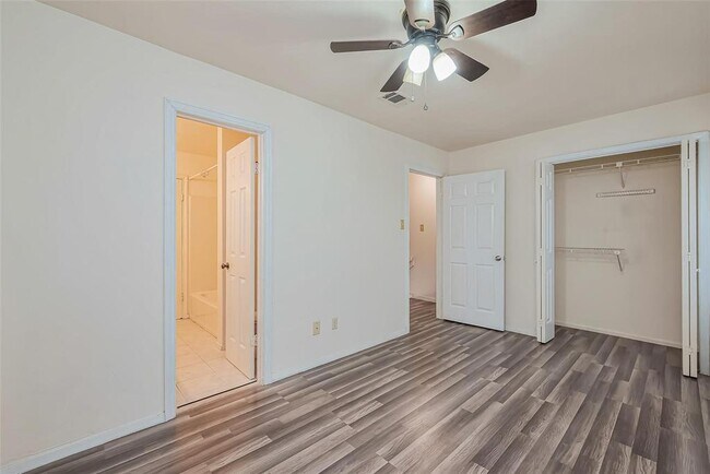 Building Photo - 2030 Plantation Dr