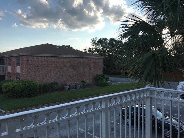 Building Photo - 2nd story, 2/1, updated unit on the Winter Park/Maitland border!!