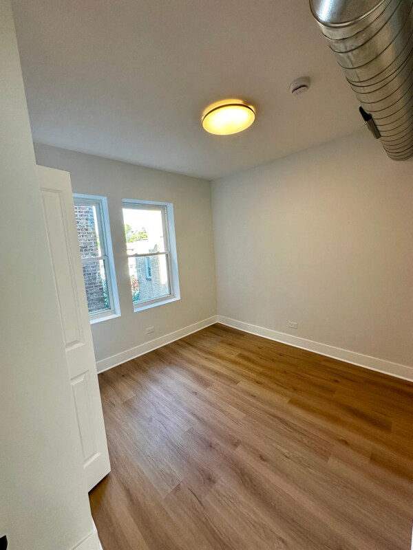 Building Photo - 5504 N Kimball Ave