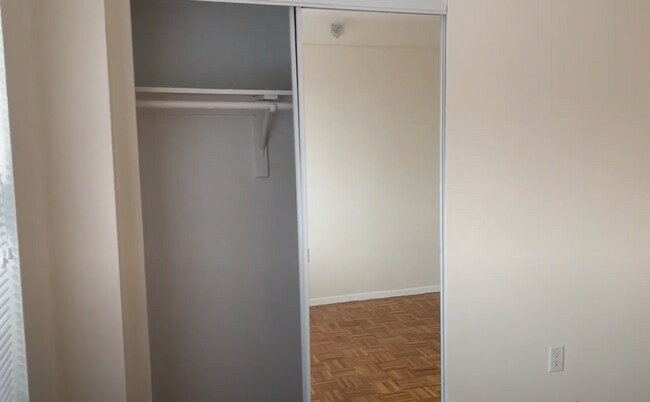 Building Photo - 2-Bed/1.5 Bath Apt in Pet-Friendly Complex; Pet Friendly! Ideal Location in Brookline
