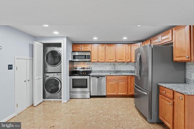 Building Photo - 5937 Avon Dr