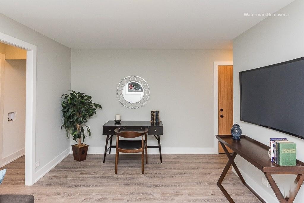 Building Photo - 525 W Surf