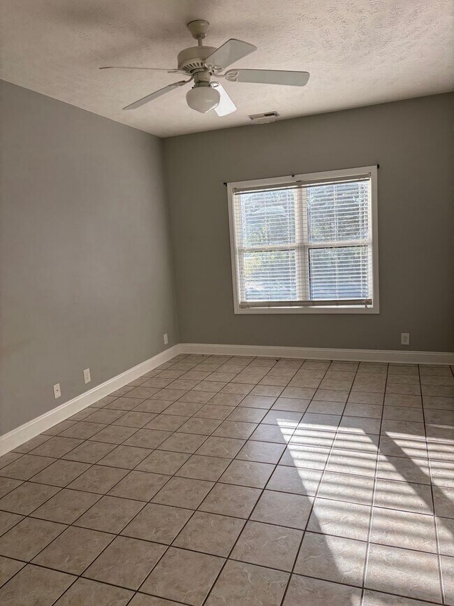 Building Photo - Coastal Duplex for Rent – Less Than One Mi...