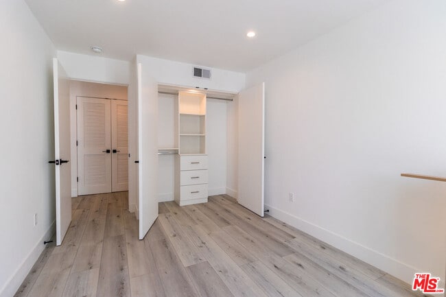 Building Photo - 4295 1/2 Tujunga Ave