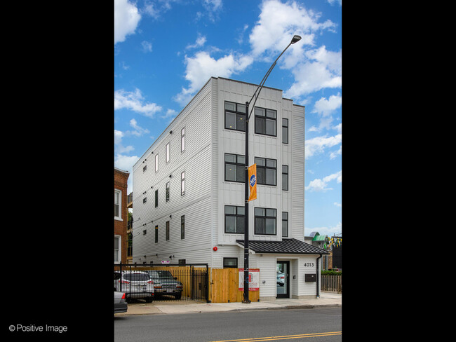 Building Photo - 4015 N Pulaski Rd