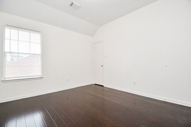 Building Photo - 9641 Weldridge Dr