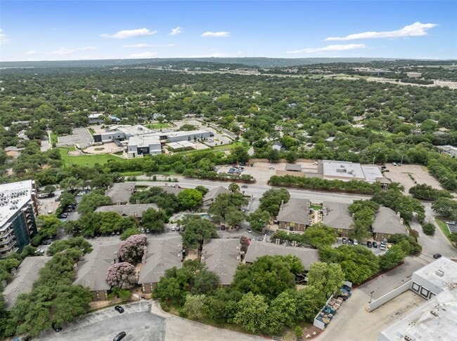 Building Photo - 7685 Northcross Dr