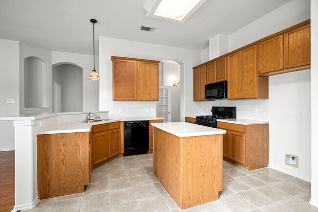Building Photo - 9907 Brandywood Cir