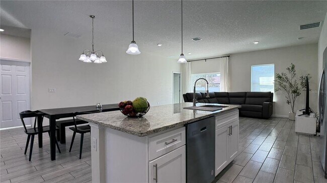 Building Photo - 2129 Hibiscus Pl