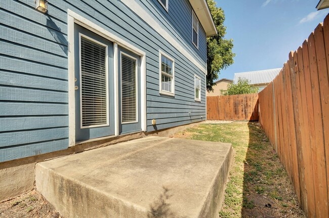 Building Photo - 610 Maiden Ln