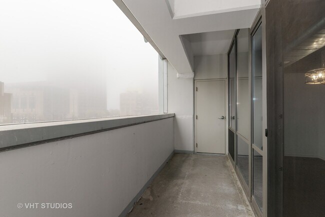 Building Photo - 240 E Illinois St