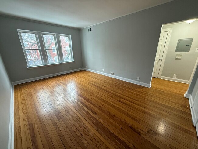 Building Photo - 2006 W Jarvis Ave