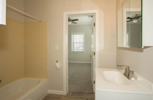 Building Photo - 3 Bed, 2 Bath in Claremore- Available Now!
