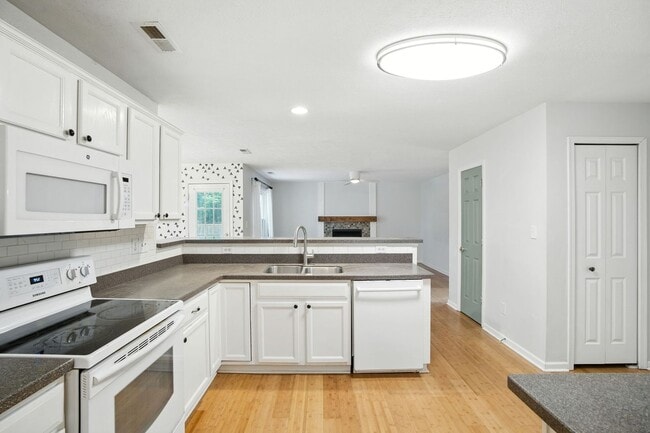 Building Photo - Welcome Home to the Springhill Community!