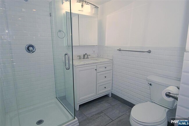 Building Photo - 454 Undercliff Ave