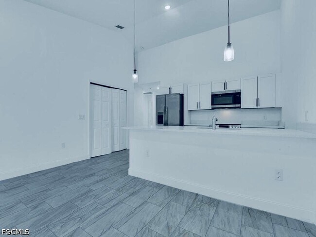 Building Photo - 851 Bedford Dr