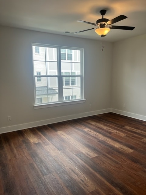 Building Photo - Tri-level home with attached 2 car garage in Belle Meade Highlands!