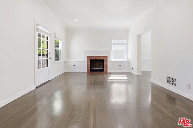 Building Photo - 111 N Harper Ave