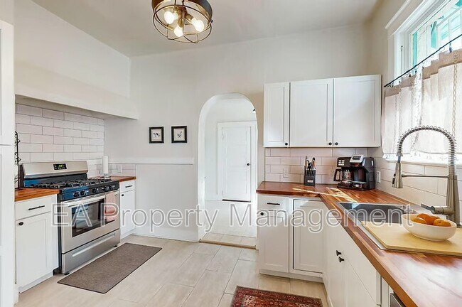 Building Photo - 219 Stover Ave SW