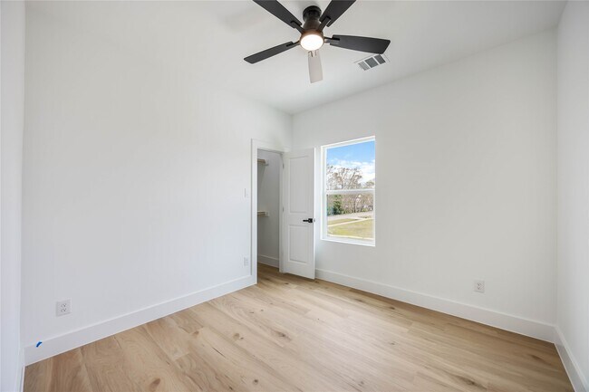 Building Photo - 4806 Carmen St