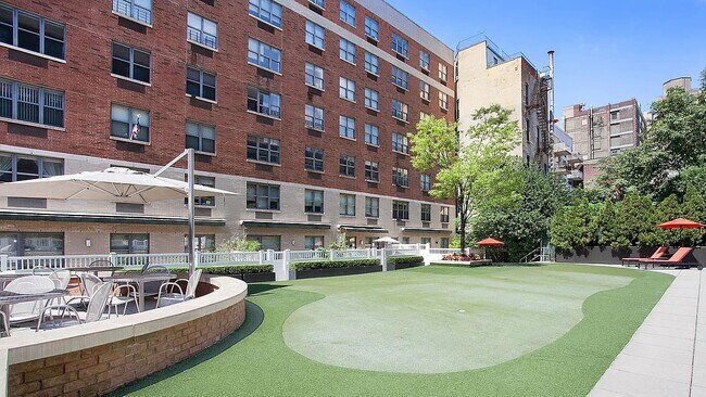 Building Photo - 516 W 47th St