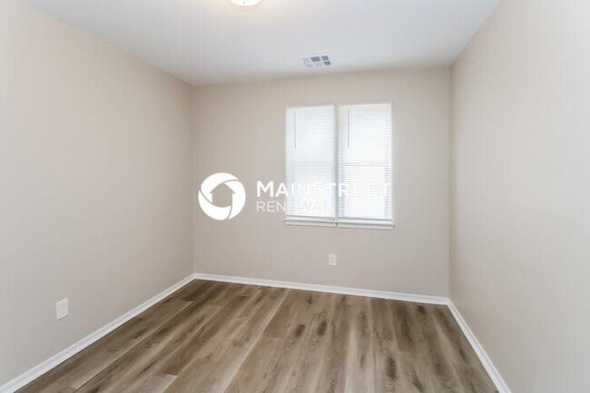 Building Photo - 4 Bedroom Pet-Friendly Home in Norman, OK with Main Street Renewal