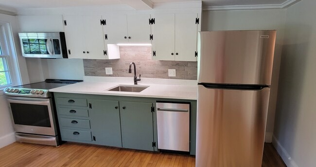 Building Photo - 45 Elm St