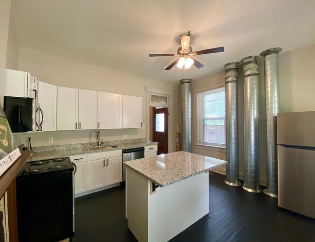 Building Photo - 146 Parker St