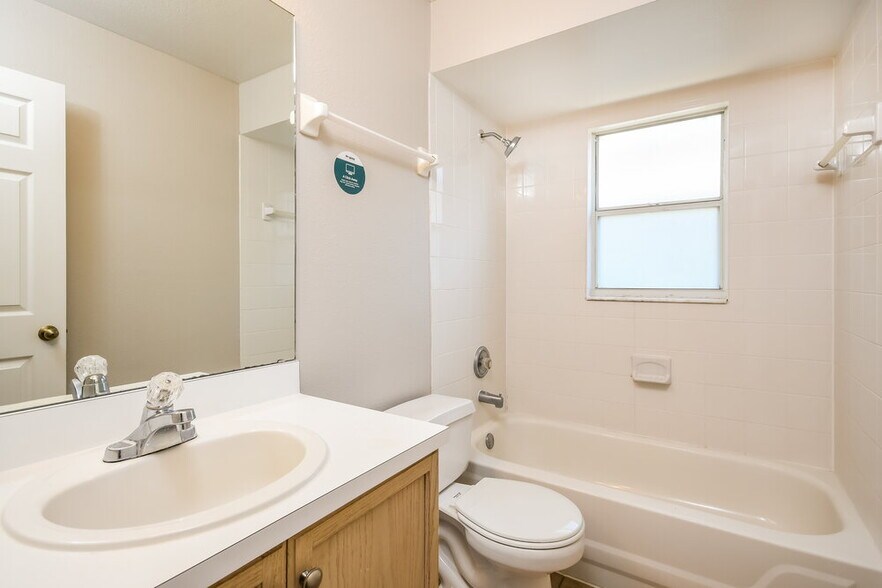 Building Photo - 234 Bay Meadow Dr