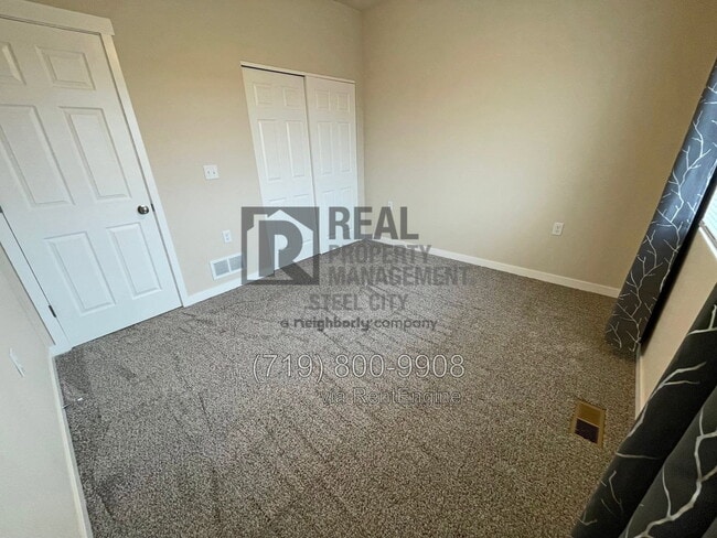 Building Photo - 430 E Stardust Dr