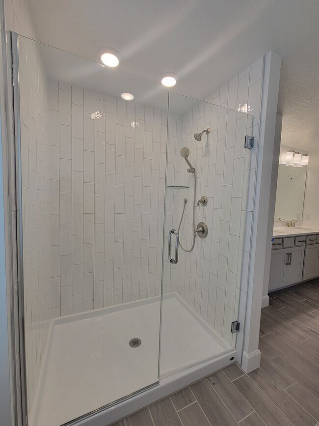 Building Photo - 5 Bedroom Brand New House with Innovative Technology near Winter Park